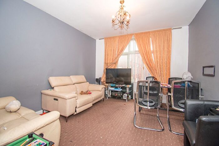 2 Bedroom Maisonette To Rent In Humberstone Road, Leicester, LE5