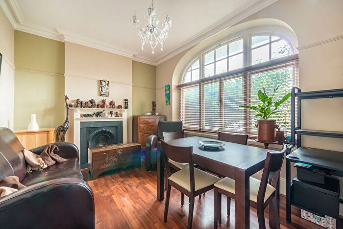 1 Bedroom Flat To Rent In Willoughby Road, Richmond, Twickenham, TW1