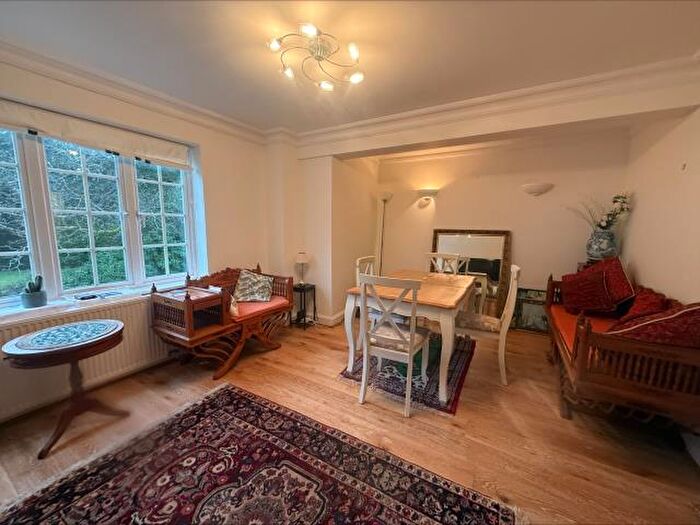 2 Bedroom Flat To Rent In Ivy Drive, Lightwater, GU18