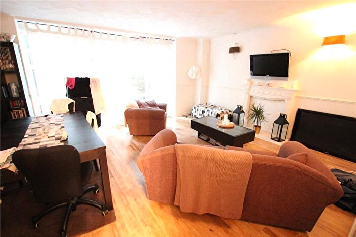 1 Bedroom Property To Rent In Pigott Street, London, E14
