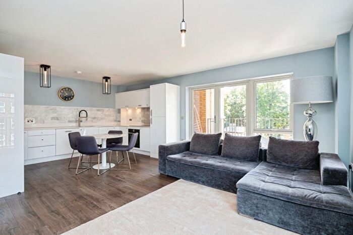 2 Bedroom Apartment For Sale In St. Clements Avenue, London, E3