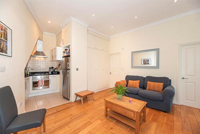 1 Bedroom Apartment For Sale In Mysore Road, London, SW11
