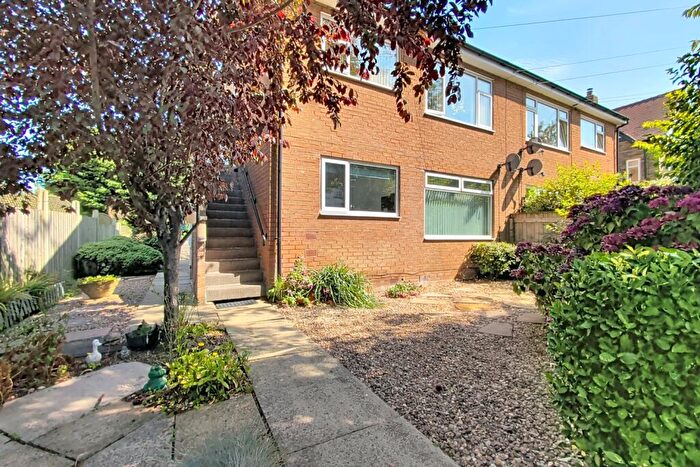 2 Bedroom Flat For Sale In Daisy Road, Brighouse, West Yorkshire, HD6