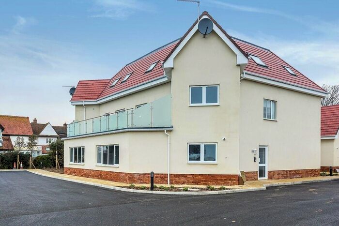 2 Bedroom Flat To Rent In Sea Front, Hayling Island, Hampshire, PO11