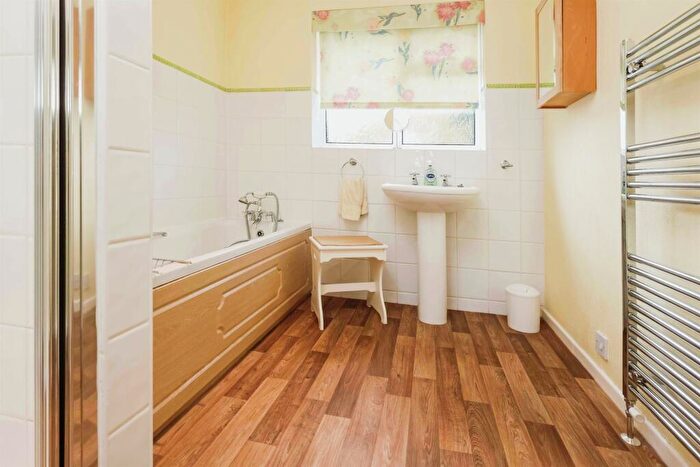 3 Bedroom Semi-Detached House For Sale In Woodford Avenue, Birmingham, B36