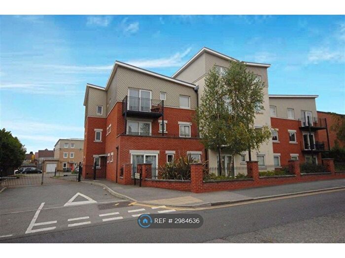 2 Bedroom Flat To Rent In West Gate Mews, Watford, WD18