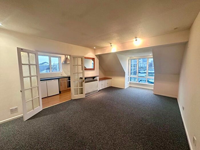 2 Bedroom Apartment To Rent In Atlantic Close, Ocean Village, SO14