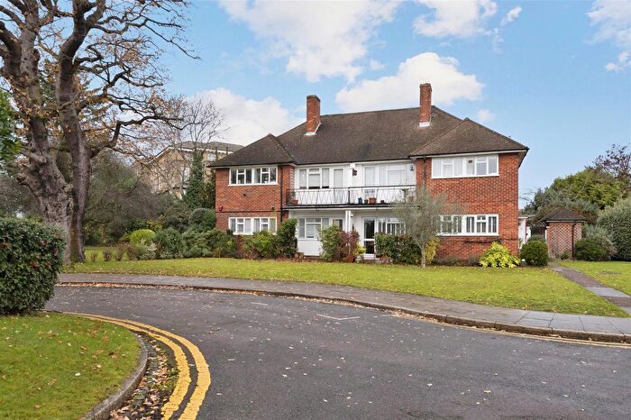 2 Bedroom Flat To Rent In Heath Mead, London, SW19