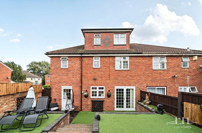 4 Bedroom Semi-Detached House For Sale In Burdetts Road, Dagenham, RM9