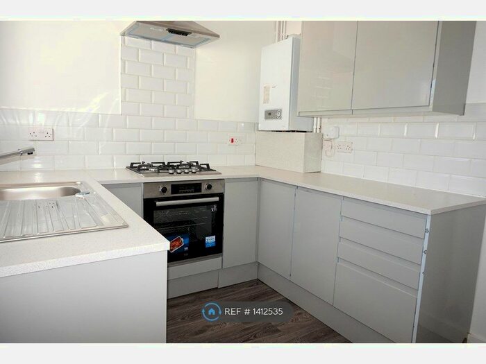 3 Bedroom Flat To Rent In Commercial Road, Totton, Southampton, SO40