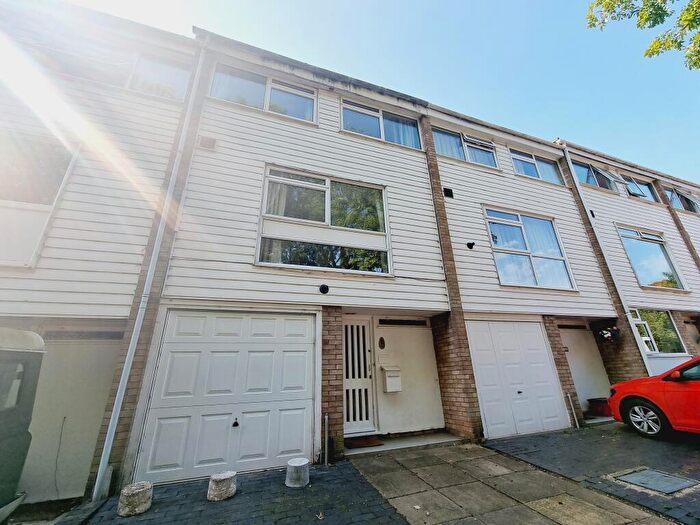 6 Bedroom Terraced House To Rent In Greenwood Court, Leamington Spa, CV32