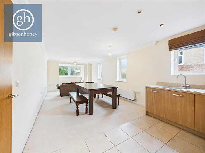 1 Bedroom Flat To Rent In Hercies Road, Hercies Road, Uxbridge, UB10