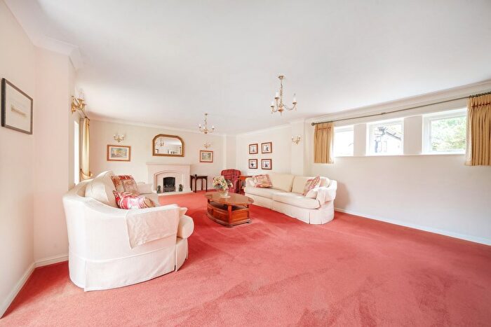 6 Bedroom Detached House To Rent In Park Avenue, Camberley, GU15