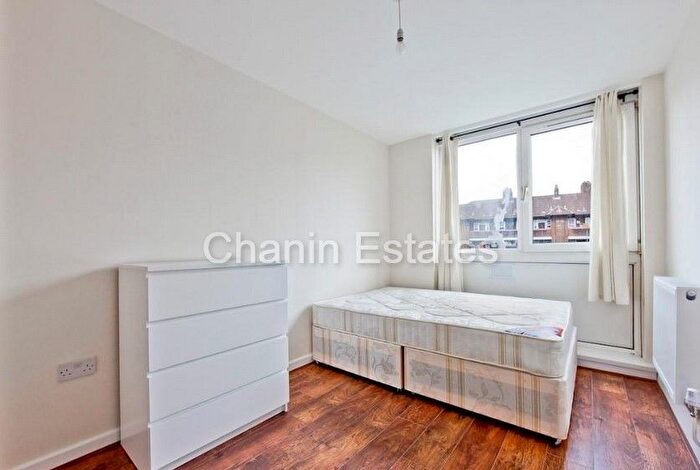 3 Bedroom Flat To Rent In Collette Court, Surrey Quays, SE16