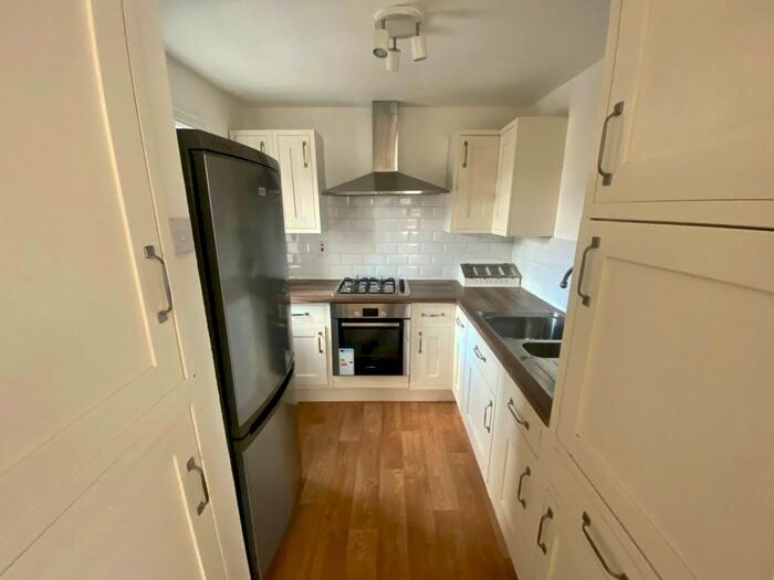 2 Bedroom Flat To Rent In Presburg Road, New Malden, KT3