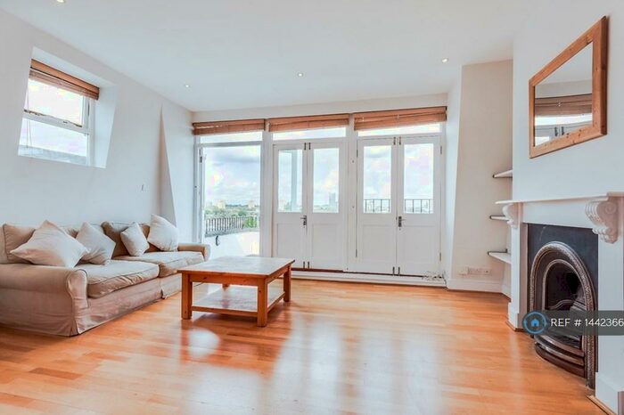 2 Bedroom Maisonette To Rent In Lavender Hill, London, SW11