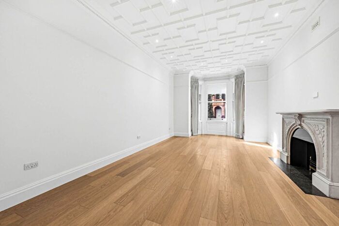 2 Bedroom Flat To Rent In Sloane Gardens, Chelsea, SW1W