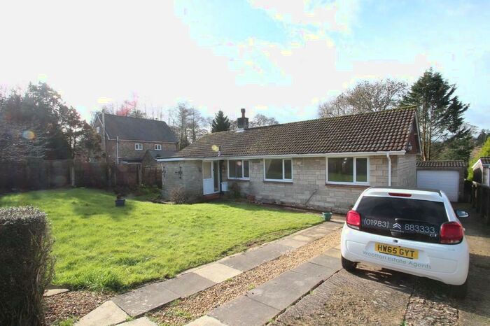 3 Bedroom Detached Bungalow To Rent In Blackwater Road, Newport, PO30