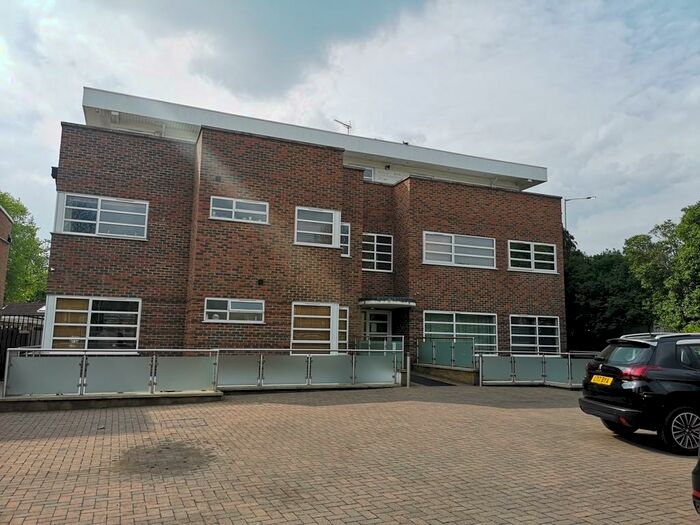 3 Bedroom Apartment To Rent In Corona Court, Ashley Lane, Hendon, NW4