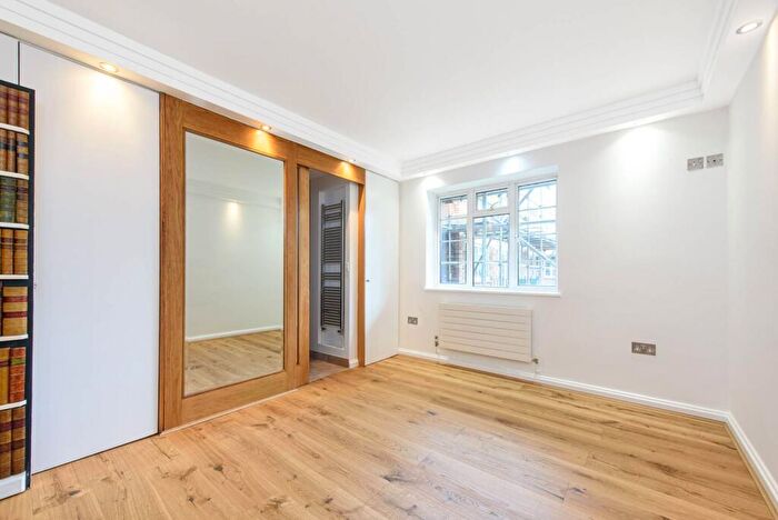 2 Bedroom Flat To Rent In Mulberry Close, Hendon, London, NW4