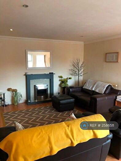 2 Bedroom Flat To Rent In King Street, Dukinfield, SK16