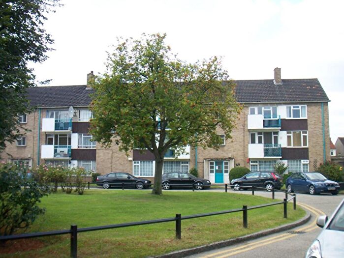 2 Bedroom Maisonette To Rent In Southbury Avenue, Enfield, EN1