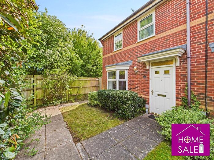 3 Bedroom End Of Terrace House To Rent In Fallowfields, Crick, NN6