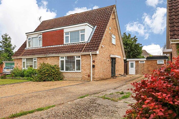 4 Bedroom Semi-Detached House To Rent In Daws Close, Cambridge, CB1