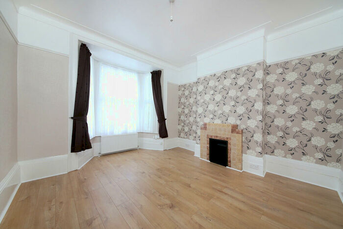 3 Bedroom Maisonette To Rent In Chadwick Road, London, SE15