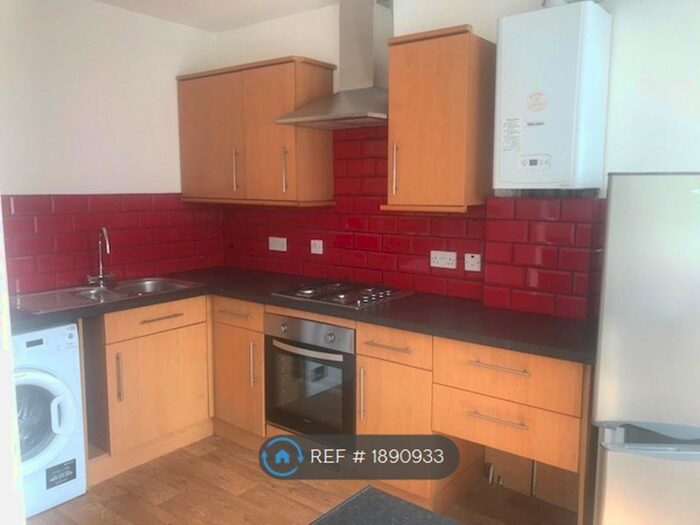 2 Bedroom Flat To Rent In Portchester Heights, Exeter, EX4