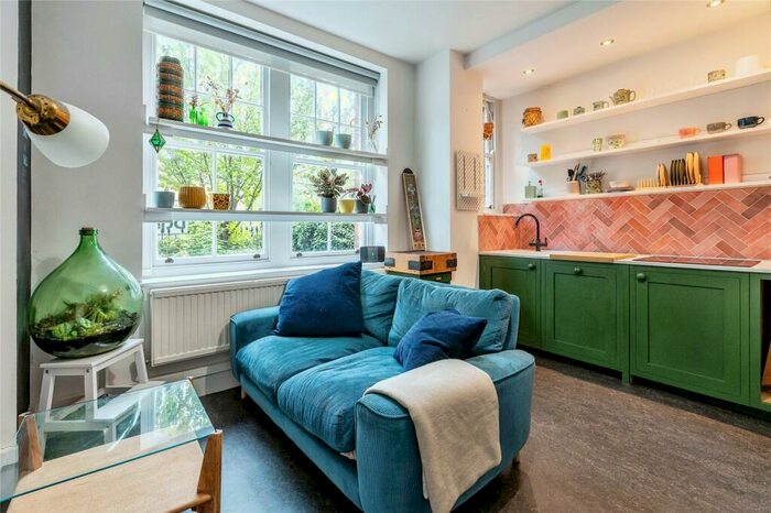 2 Bedroom Apartment To Rent In Thornhill Road, Barnsbury, Islington, London, N1
