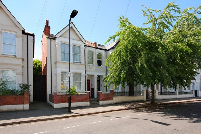 1 Bedroom Flat To Rent In Willcott Road, W3