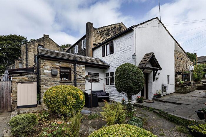 1 Bedroom Cottage For Sale In Quarmby Fold, Quarmby, Huddersfield, HD3