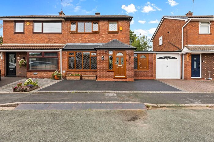 3 Bedroom Semi Detached House For Sale In Shoreham Drive, Penketh, WA5