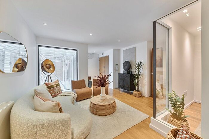 2 Bedroom Flat For Sale In Bell Yard Mews, London, SE1