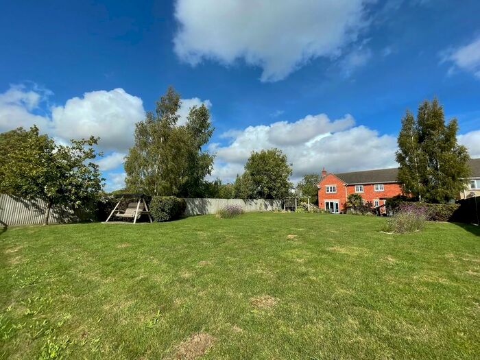 5 Bedroom Detached House For Sale In Elsthorpe Road, Stainfield, PE10