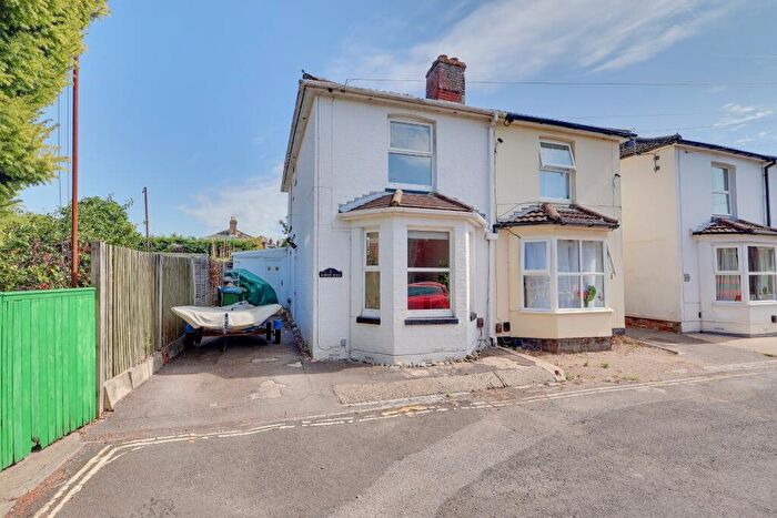 3 Bedroom Semi-Detached House For Sale In Surrey Road, Woolston, SO19