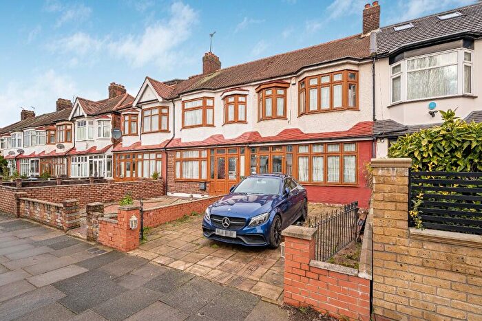 3 Bedroom Terraced House For Sale In Hedge Lane, London, N13
