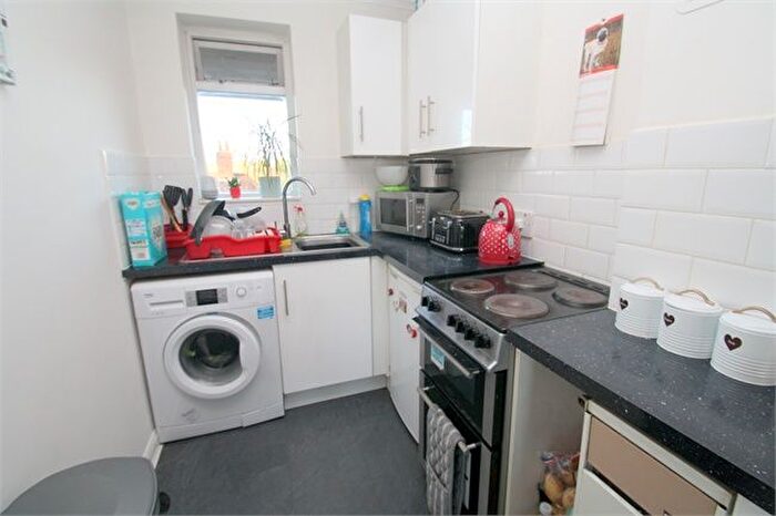 1 Bedroom Flat To Rent In Dunstan Court, Leacroft, Staines-Upon-Thames, TW18