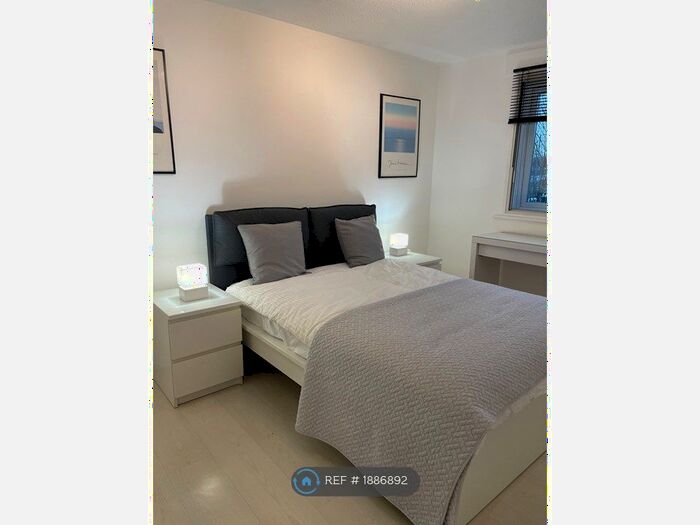 2 Bedroom Flat To Rent In Friern Barnet, Friern Barnet, N11