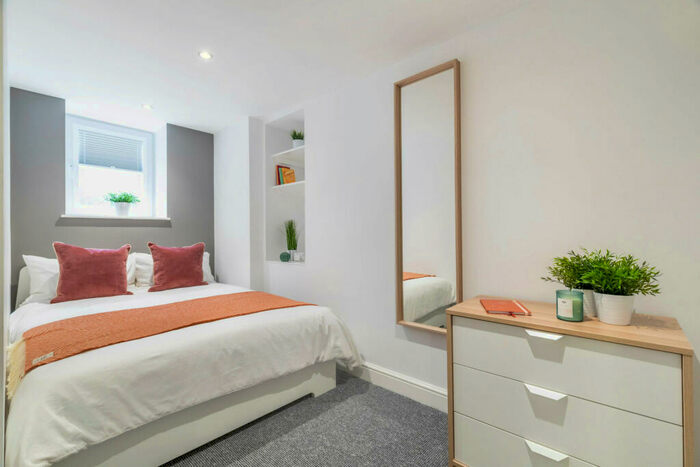 6 Bedroom House To Rent In Burchett Place, Leeds, LS6