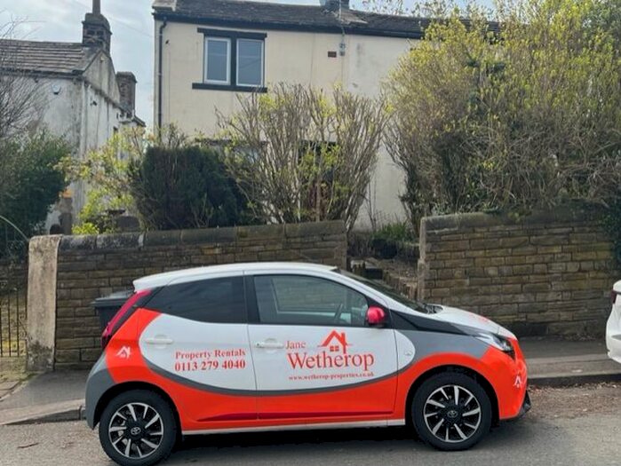 Semi-Detached House To Rent In Cemetery Road, Pudsey, LS28