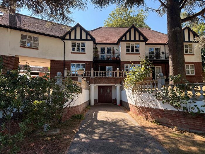 3 Bedroom Apartment To Rent In Surbiton, Surrey, KT6