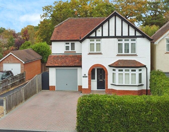 4 Bedroom Detached House For Sale In Kings Road, Fleet, Hampshire, GU51
