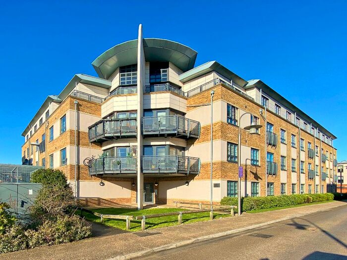2 Bedroom Flat To Rent In Wallis Square, Farnborough, Hampshire, GU14