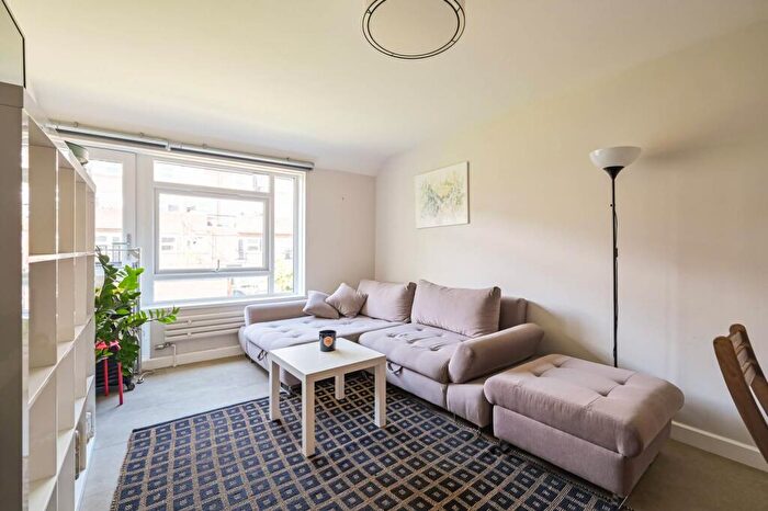1 Bedroom Flat For Sale In Wheeler Gardens, , King's Cross, London, N1