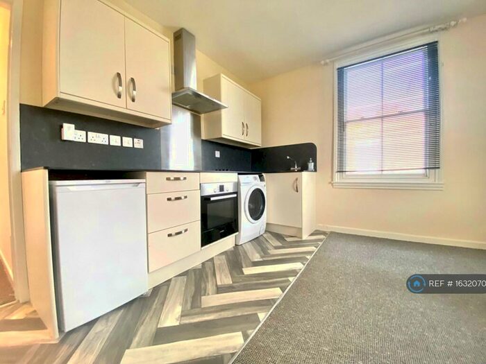 1 Bedroom Flat To Rent In High Street, Crowle, Scunthorpe, DN17