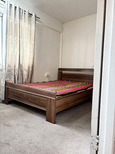 3 Bedroom Flat To Rent In Beehive Court, Beehive Lane, Ilford, Essex, IG1