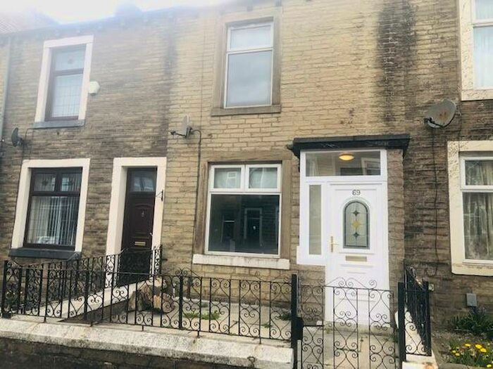 3 Bedroom House To Rent In Skipton Road, Colne, BB8