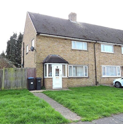 3 Bedroom End Of Terrace House For Sale In Lilac Avenue, Enfield, Middlesex, EN1